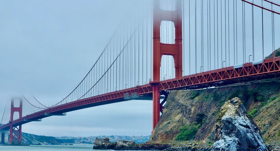 Golden Gate Bridge in de mist